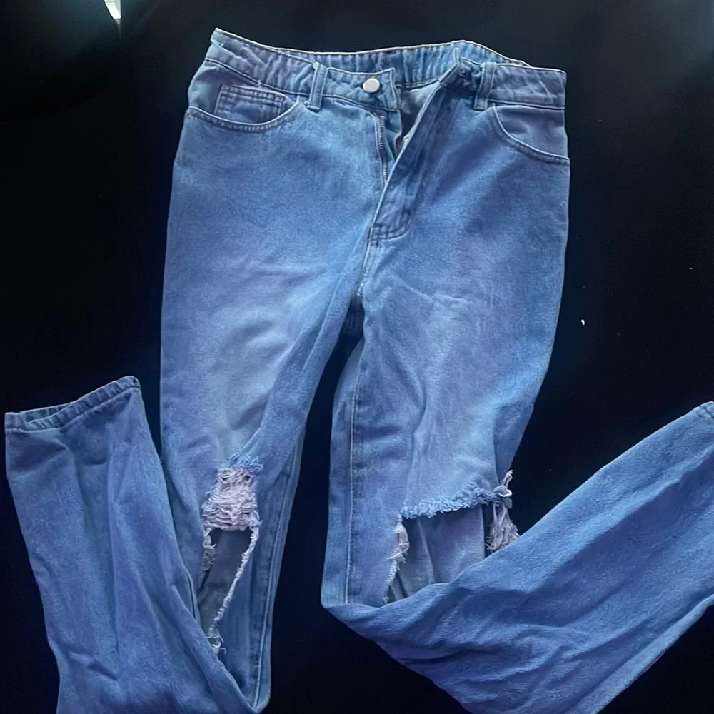 BOYFRIEND RIPPED JEANS - Picture 1 of 4